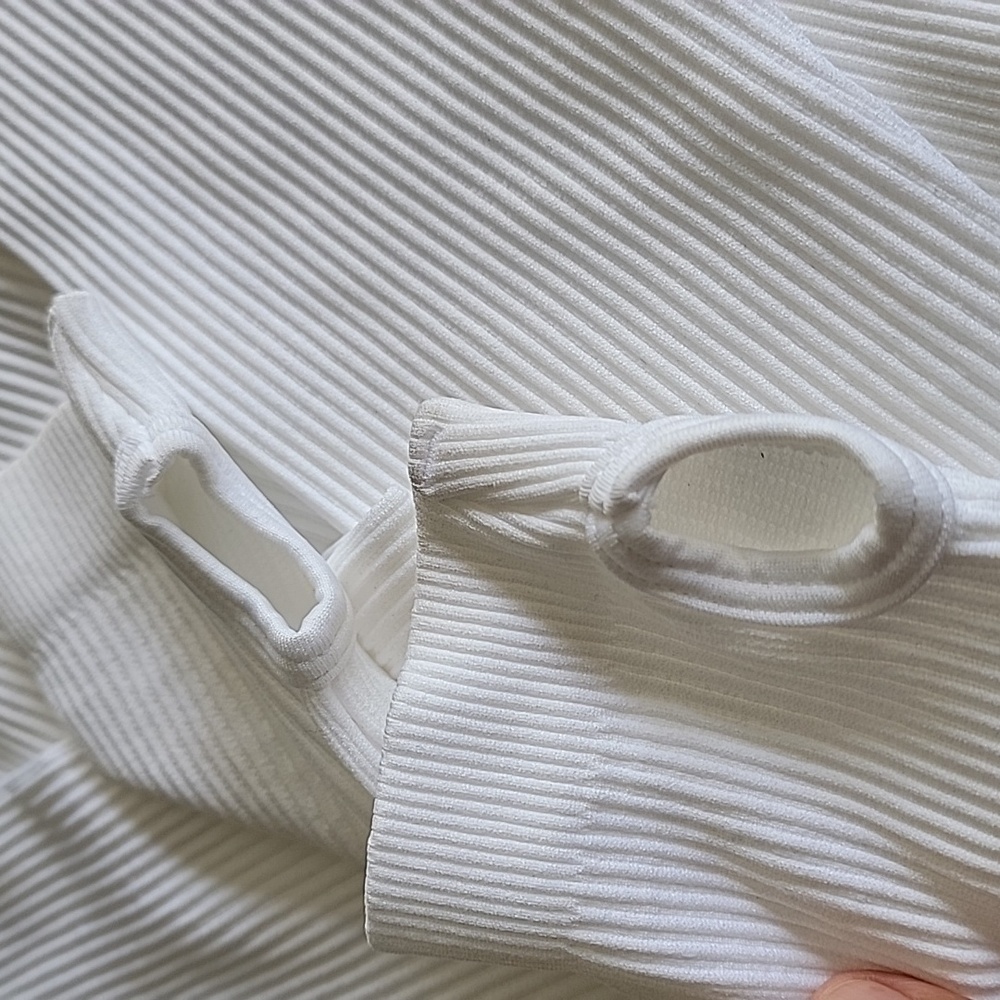 Elegant White Women's Turtleneck Sweater - Picture 3 of 5